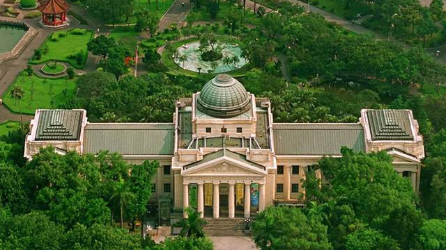 台湾博物馆有两座日本人雕像，很扎眼