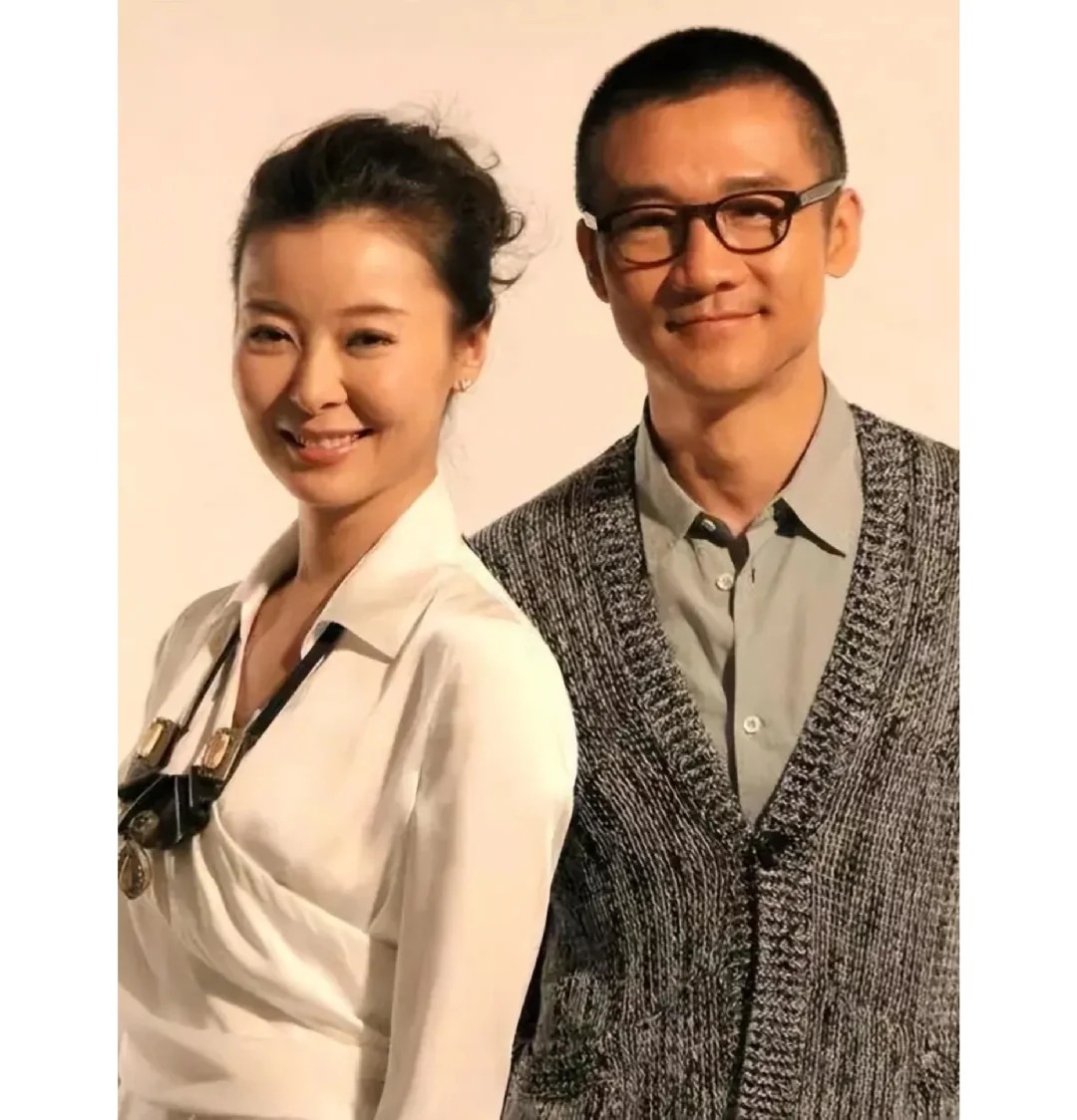 16岁月薪30万，28岁遭李亚鹏背叛，至今未婚未育
-
她被杨澜称为“活得最畅快