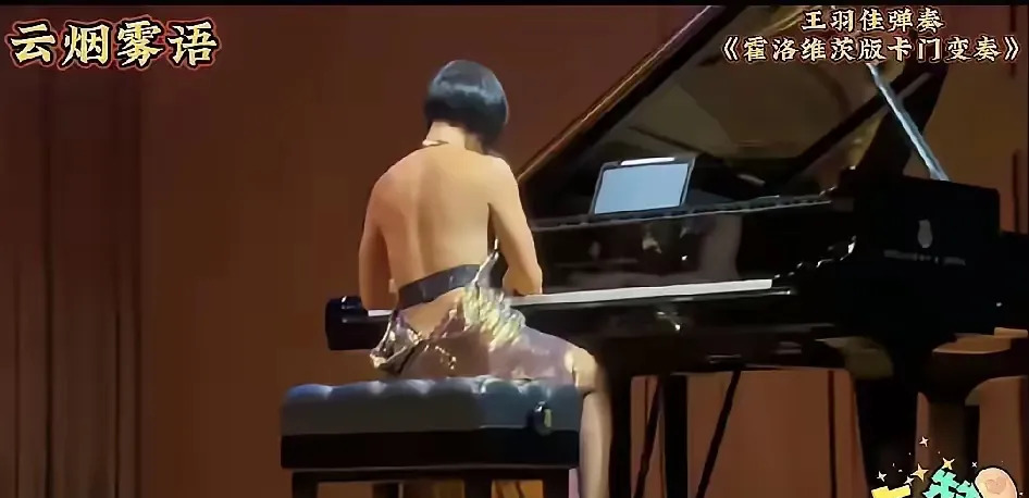 钢琴家搞行为艺术了吗











我滴个乖乖！世界之大，无奇不有！钢琴