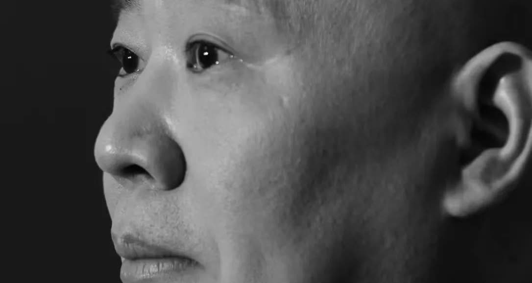 老郭半夜刷手机，刷到阎鹤祥晒娃

当场把手机一扔：我儿子呢？

郭麒麟三