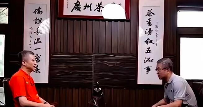 郭士强在接受央视采访中，世界杯要以最强阵容出场战，把失去的夺回来
郭士强在接受白