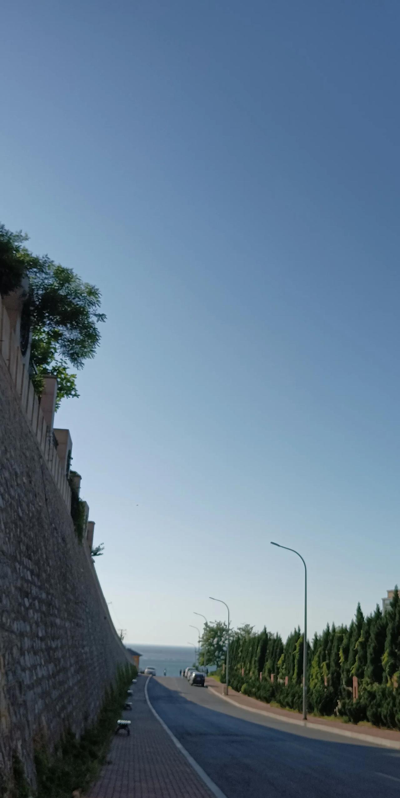 看见六十岁左右人去世就感觉自己距离死亡越来越近了。因为今年五十五虚岁了。发现自己