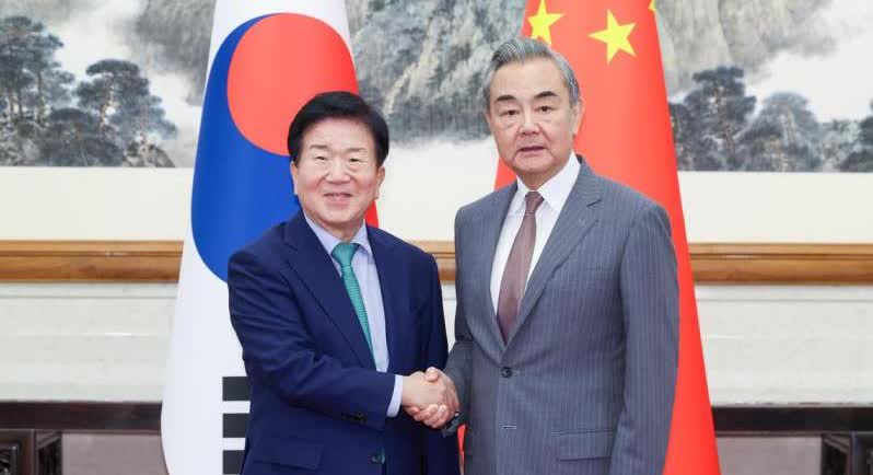 韩国总统李在明访日、访美之际，又派出总统特使团同步访华。新加坡学者李明江评估，中