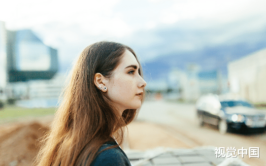 亲生父母用舆论逼我回家认亲，可我甩出亲子鉴定和断亲书后他们却慌了