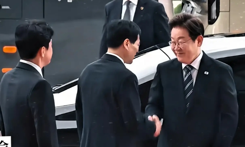 根据最新消息，中方已经询问韩国总统李在明是否对出席九三北京大阅兵而感兴趣，韩国方