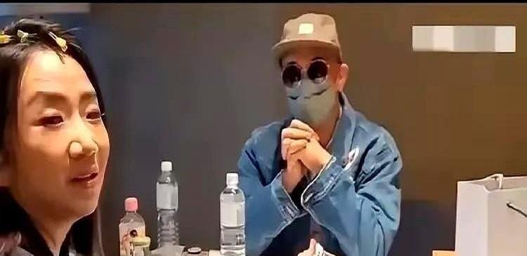 全网热议的“光头豪宅事件”惊天反转来了！
被骂了整整三天吃软饭的光头哥，居然是被