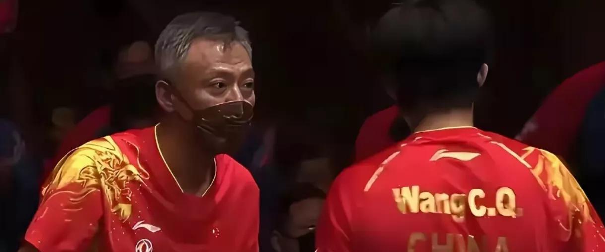 不要觉得王皓对林诗栋态度差。王楚钦当年输给张本智和，也被秦志戬训斥得抬不起头啊。