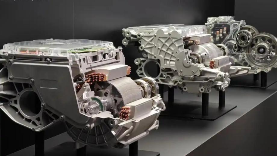 选电车别被销售带偏！单电机VS双电机：多花3万到底值不值？老司机揭秘