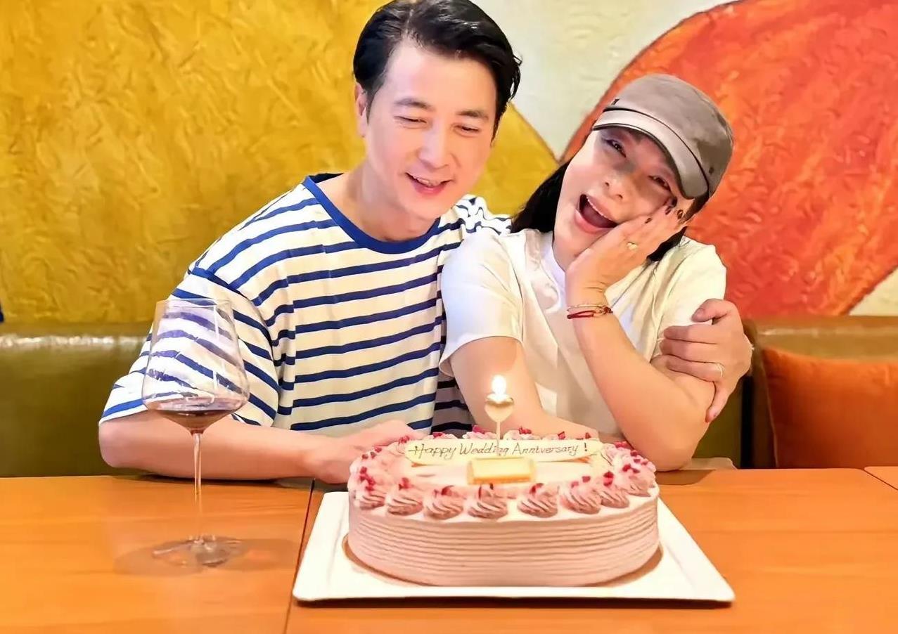 演员保剑锋一家三口。看过他演的《十八岁的天空》，现在我们都步入中年了，他恐怕都五