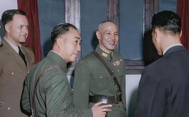 1945年，戴笠邀请50名汉奸吃饭，待众人吃完得意时，他却突然说道：“现在公布逮