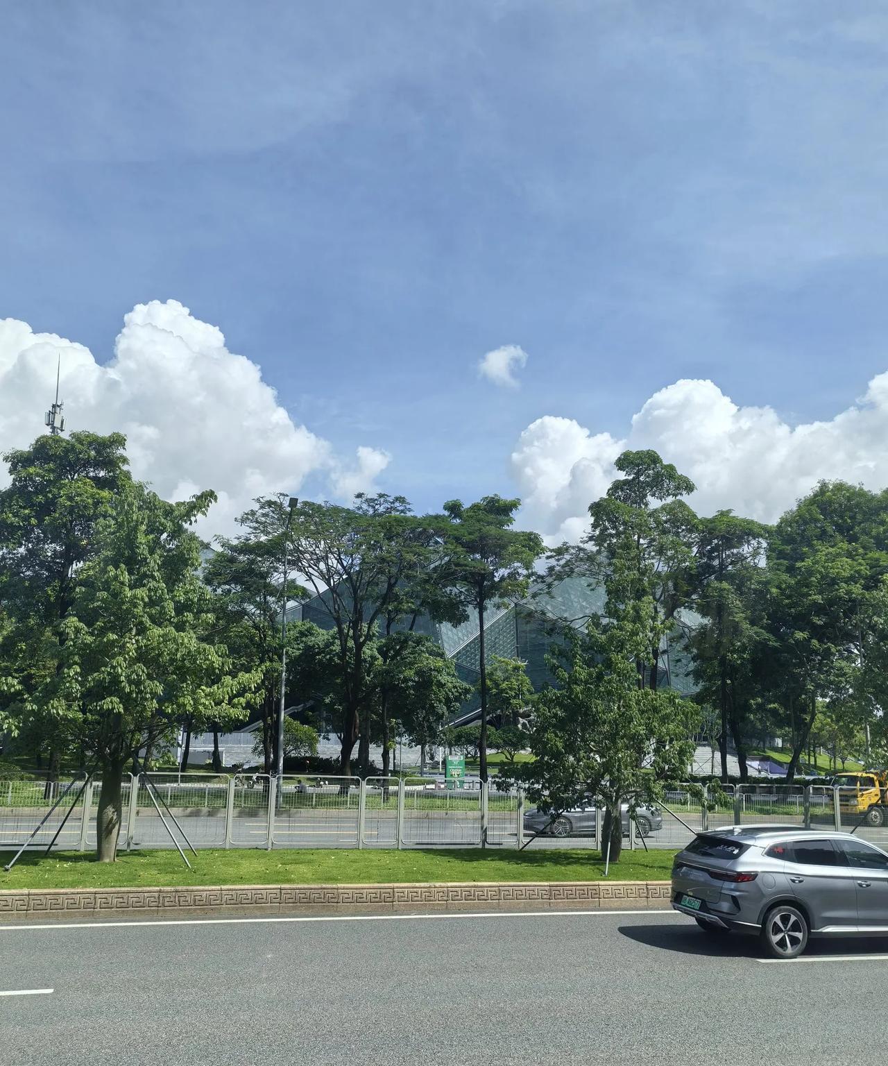 夏日生活打卡季，这是一个非常有趣的主题。在这个季节里，我们可以尝试各种各样的活动