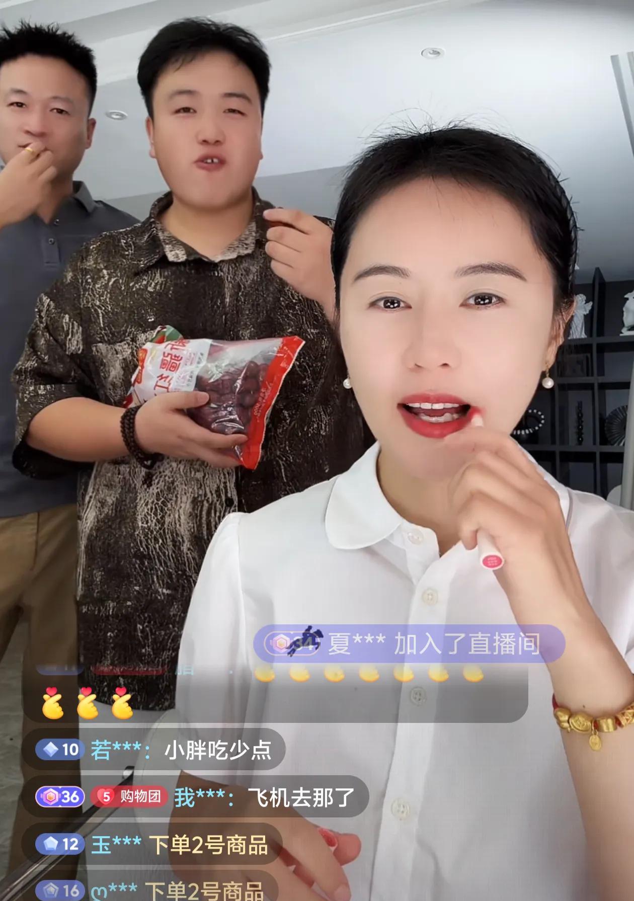 网红博士相宜直播间卖新疆枣，说灰枣是成熟后掉在沙漠上，然后落了一层灰，所以叫灰枣