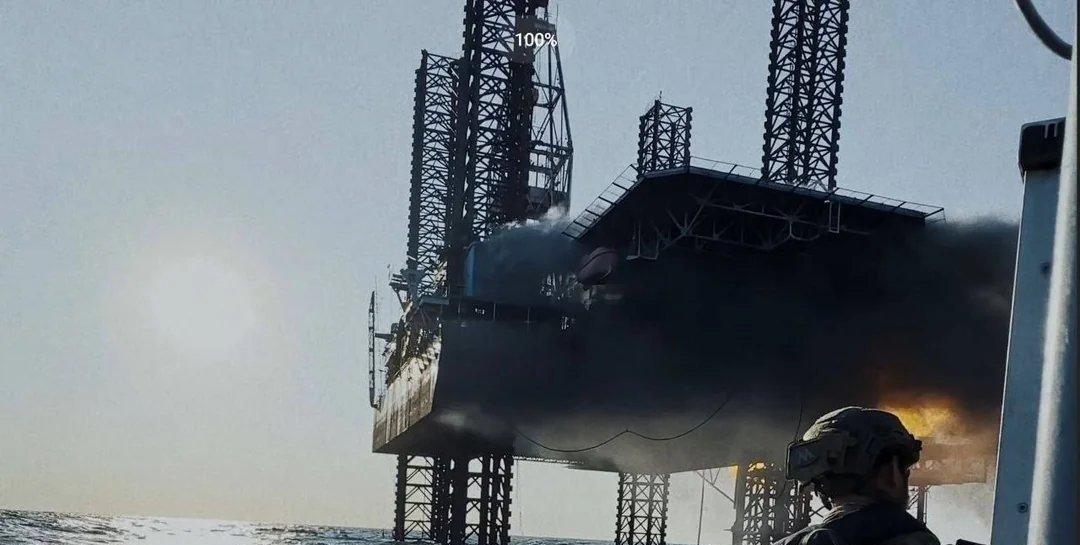 俄罗斯空天军使用Kh-22导弹袭击了黑海的“塔夫里达”天然气开采平台，乌克兰国防