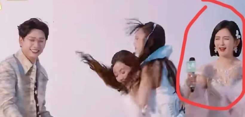 没想到管乐承包了我一整天的笑点

在她面前，一向活泼开朗的谢娜都变得内向了
