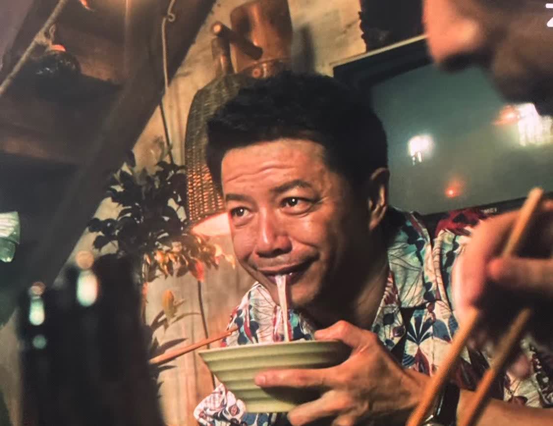 你们有没有一种感觉，
段奕宏这一段表演，
他这里并不是用力过猛，这里就是他在