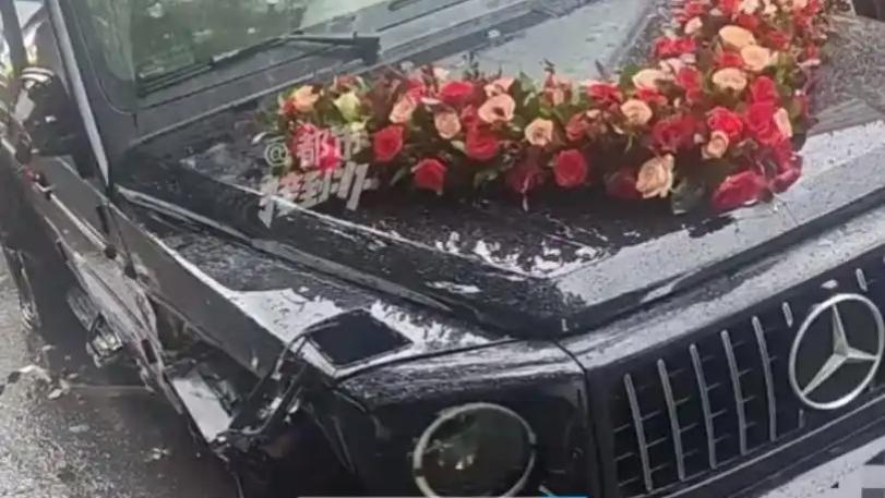 200 万奔驰借友当婚车，发生车祸至今未了结，责任划分问题引纠纷