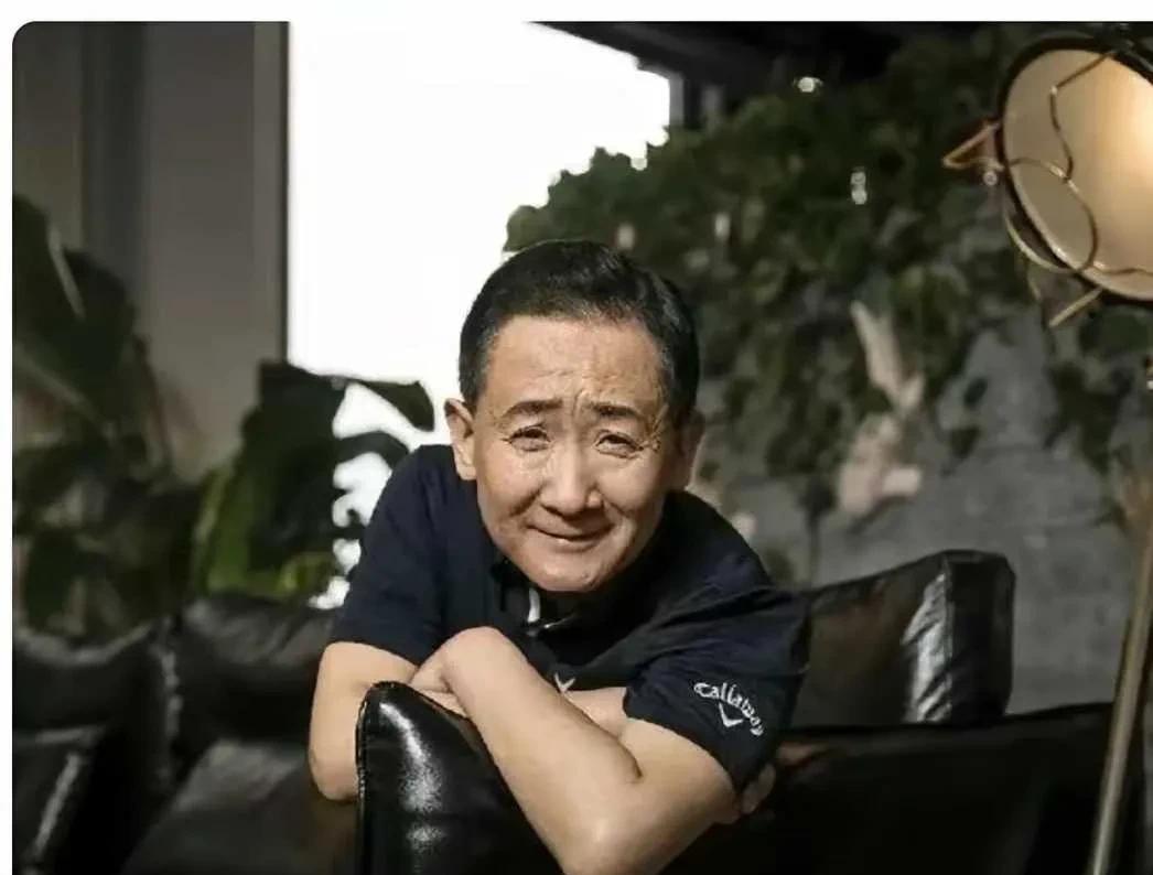 梁天真是宽容了英达一辈子，自己哥哥梁左和英达有合作，因为梁左去世，真是留下一笔烂