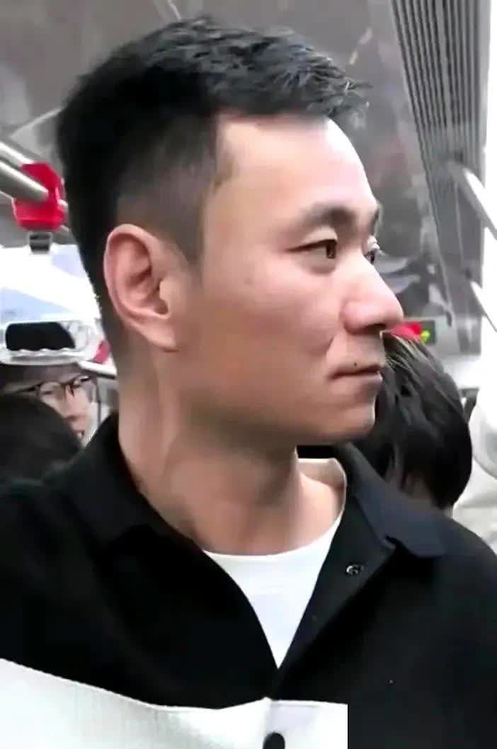 离谱认亲记！

 怀远这哥们儿，真不容易！从小被抱养，打工养活自己。好不容易