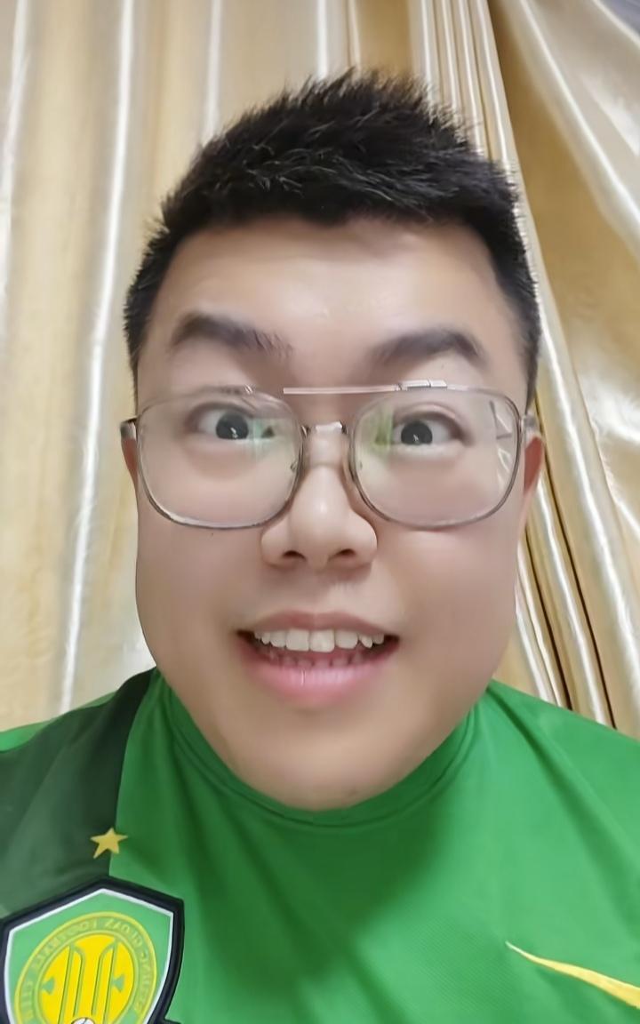 上半场结束：兄弟们，大难不死必有后福啊[大笑]
著名北京国安球迷博主“京城二韩说