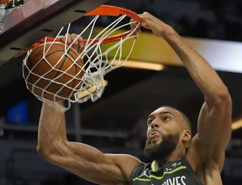 爱德华兹火线归队，森林狼势在必得
NBA西部半决赛第三场，森林狼客场迎战勇士。