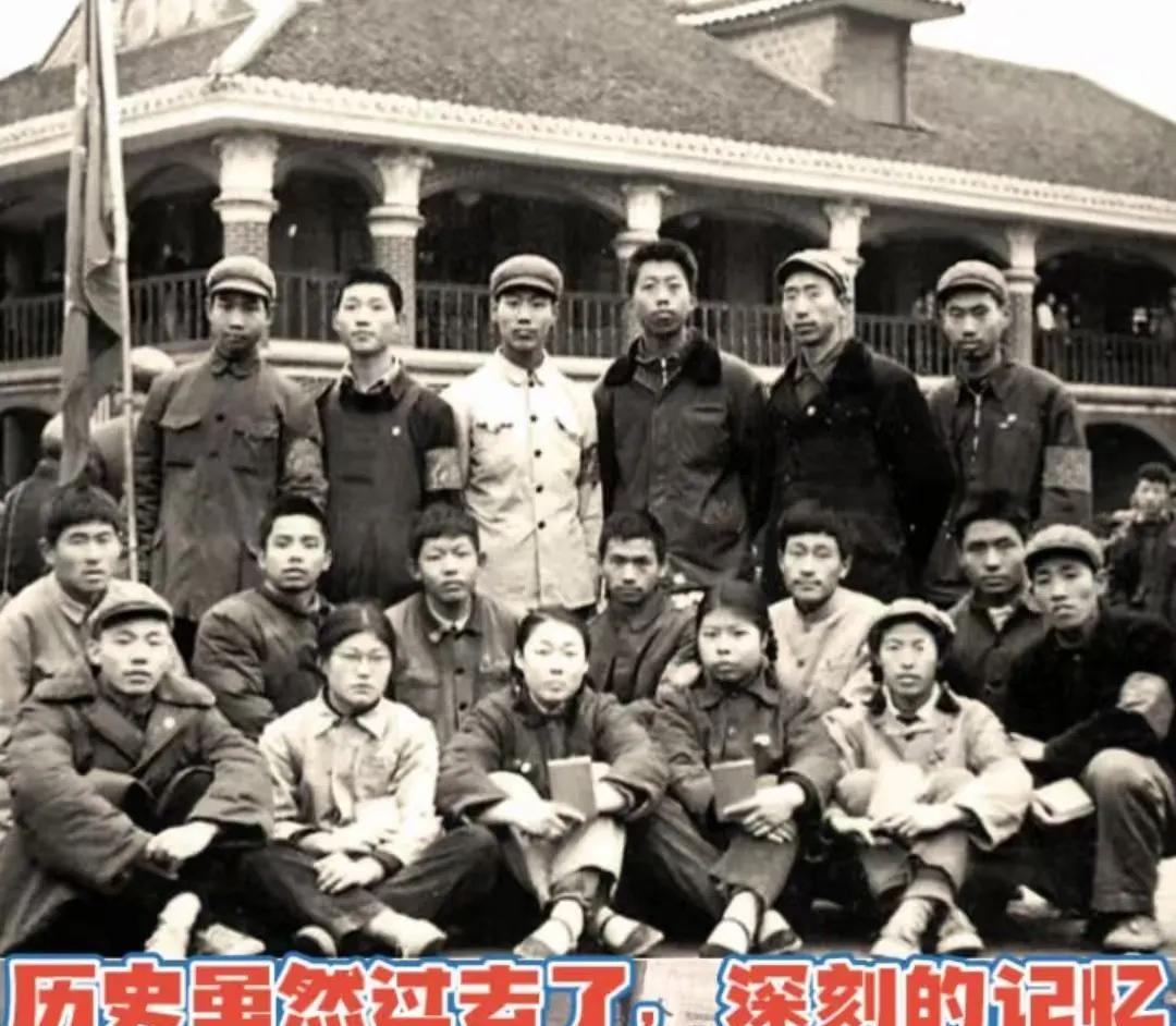 激情燃烧的岁月
这是一张上世纪六十年代的老照片。这里面有您曾经的影子和经历吗？