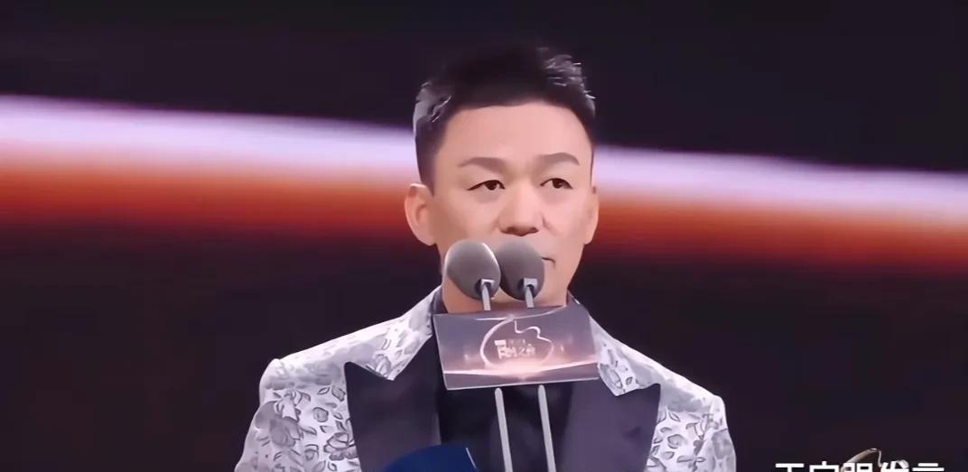 博主：《棋士》释放年度黑马品质。谁懂啊家人们！年度悬疑黑马《棋士》爆火了！一开播