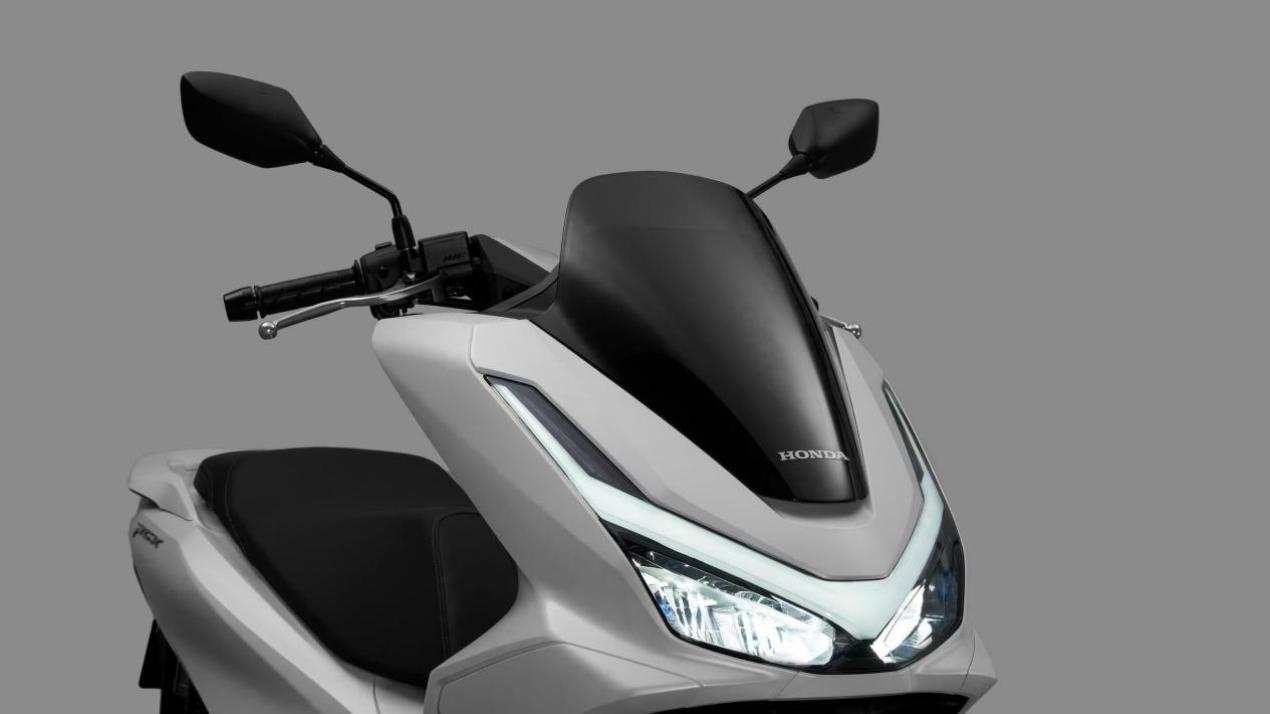 老车主哭晕在厕所，2025款本田PCX160降价3000元配置不减反增