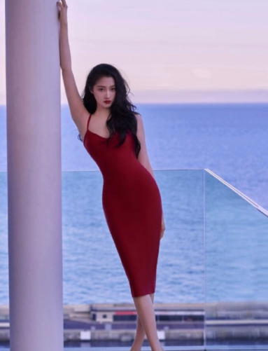 黑发红裙 就是内娱女艺人的舒适区
每次看到这种造型的女艺人都能美我一大跳！