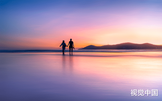 我为了救他成了傻子，十年如一日的照顾下，他终于厌倦了