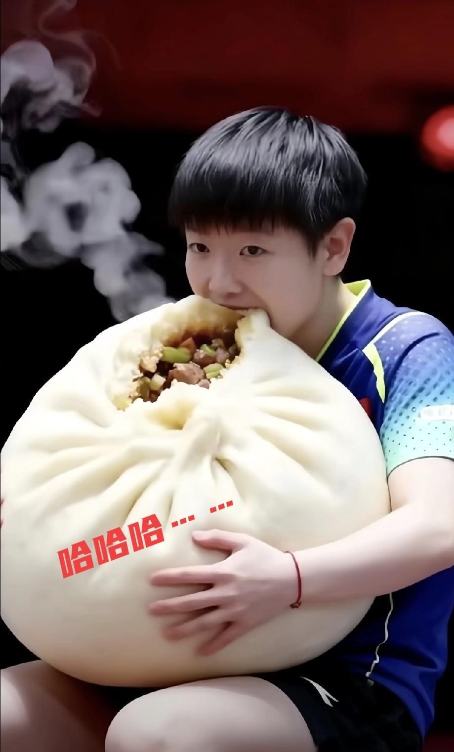 [捂脸][捂脸]大包请拿走！！
看到莎莎这个吃大包的图真是笑惨了！[捂脸][捂脸
