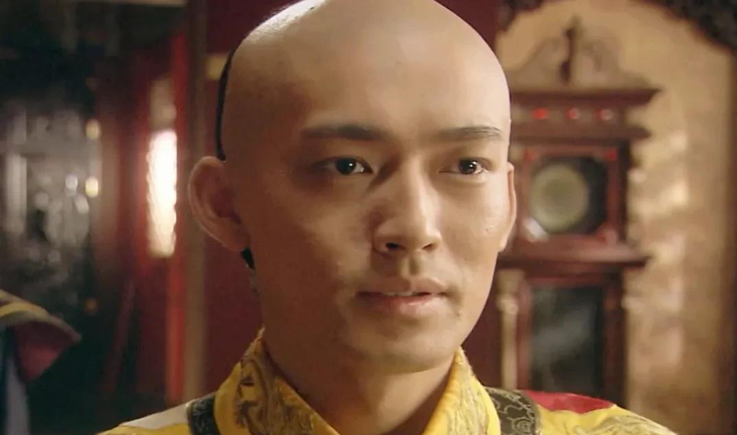 光绪在甲午战争前后的做派，完全符合一个20来岁的愣头青中二少年的表现。开战之前，