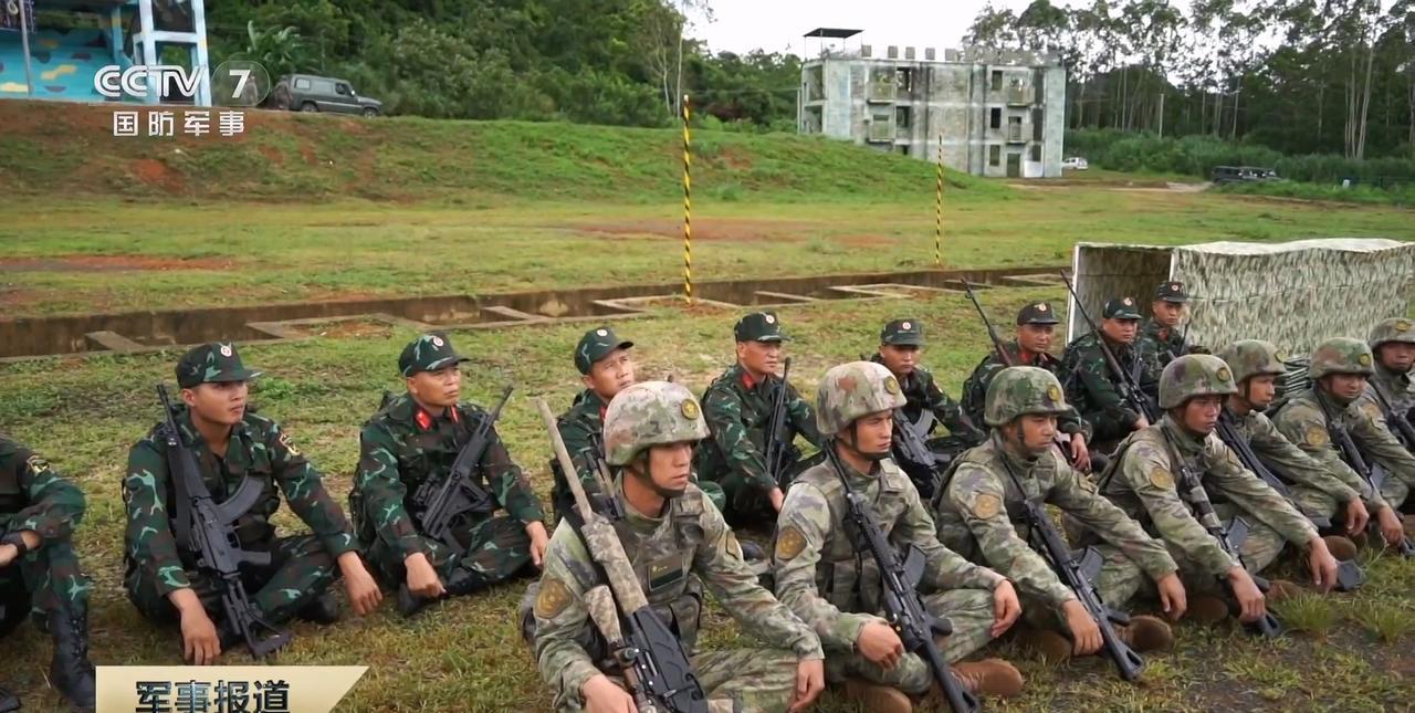 【中越联合训练开幕，解放军边防合成旅，携新枪出战】
7月22日，中越“携手同行-