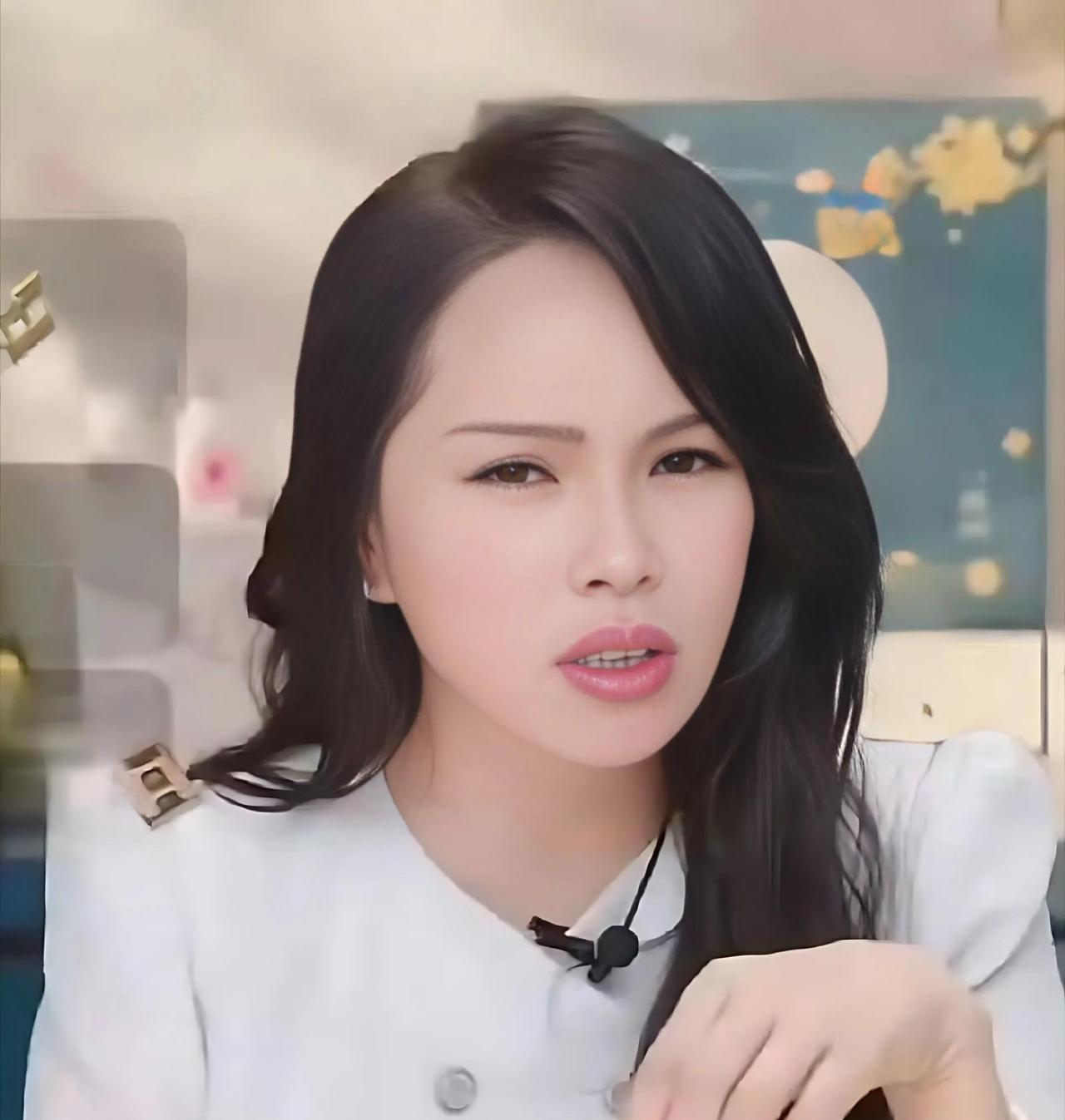 伊能静不装了
终于说实话了
直接吐槽秦昊很少回家，女儿的记忆中基本没有父亲了。