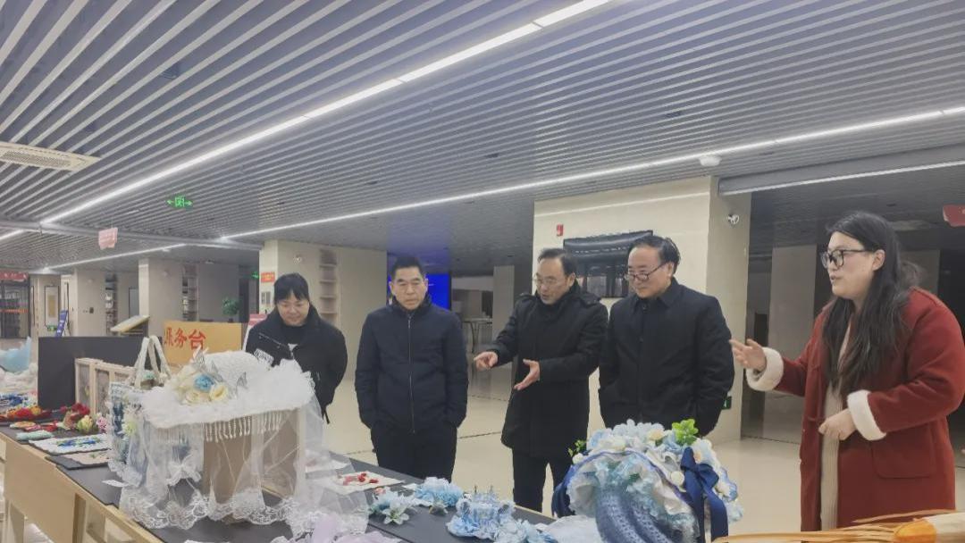 信阳工程职业学院纺织服装学生课程作品展光彩夺目