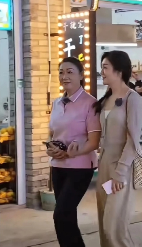 陈梦的妈妈估计难受死了

不是因为陈梦不给钱

也不是没找老伴，而是61了，还有