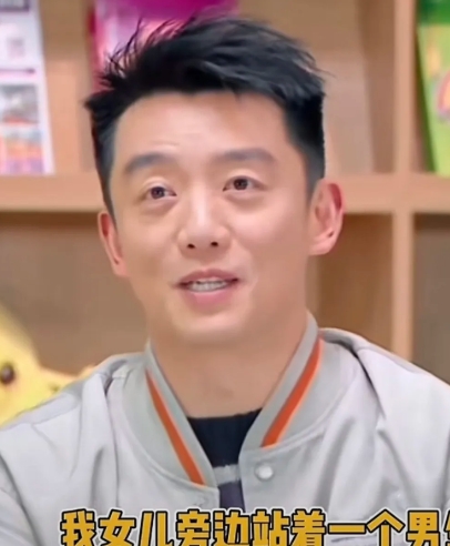 男生，在那边说，我长大了带你去兜风，后来她回来之后我就开玩笑嘛我知道，这也是小朋