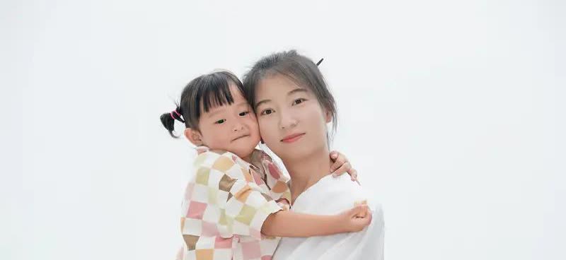 谭凯：从北京到青岛，陪伴与坚持的人生选择
谭凯，53岁未婚，为陪伴生病母亲，放