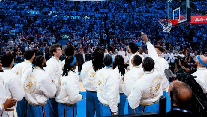 杜兰特九年前射出的子弹，在冠军旗帜升起的那一刻，正中眉心