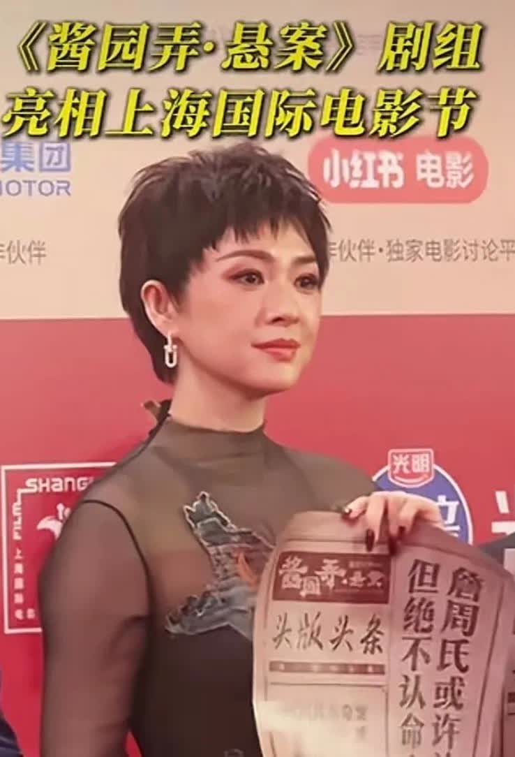 再看章子怡，忽然觉得汪峰有点䌷腻，已经配不上她了，看来这婚离对了。现在的她漂亮和