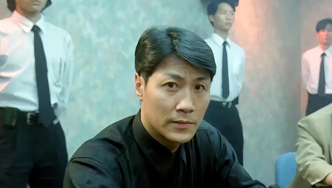 1993年，周星驰的《破坏之王》开拍，有人把林国斌介绍给周星驰，两人一见面，周星