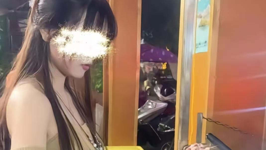 烧烤西施”人设崩塌：八分钟视频撕开直播行业隐秘交易链