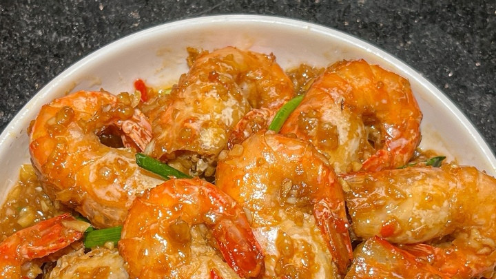 煎出来的蒜香才够味！这招做的罗氏虾，连壳都要嗦干净