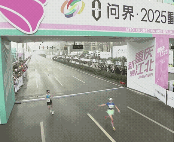 马拉松终点前庆祝太早，女子被反超丢冠！网友：这是"半场开香槟"的代价