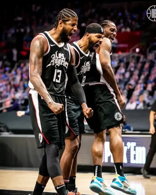 布登在太阳表现太烂了，虽然太阳有各种各样的问题但布登肯定要负很多责任，而且临场和