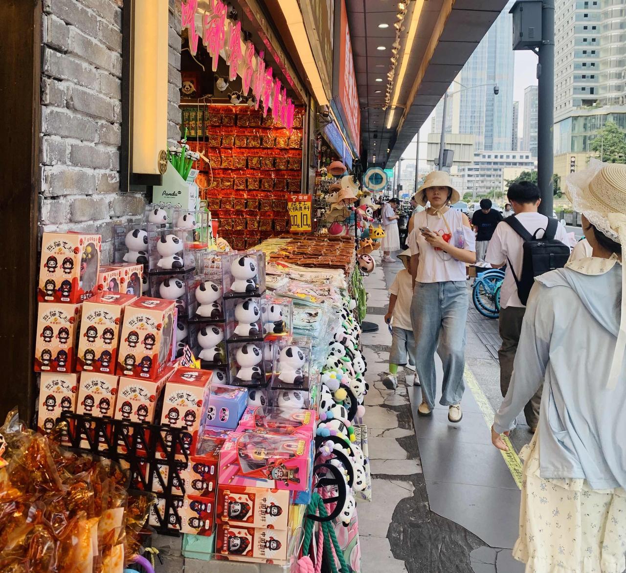 夜读，晚安。对身边之人，成为一个不扫兴的人，这是一种很高的要求，往后，我要努力做