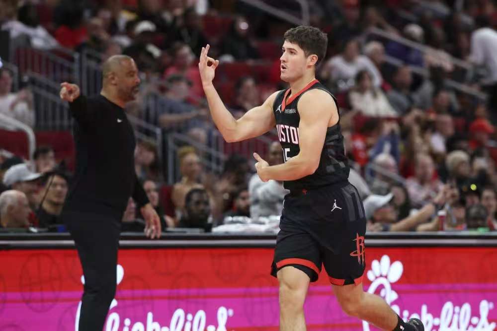 雪上加霜！库里右大腿挫伤，杜兰特不在谢泼德扛起进攻大旗逆转勇士