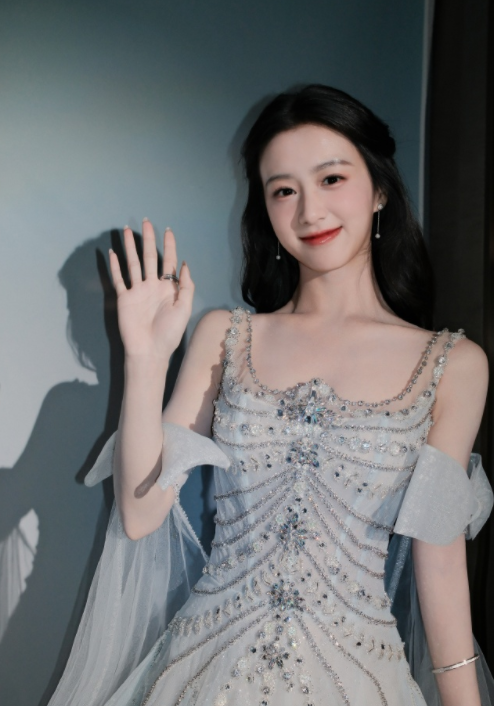 包上恩的可可爱爱，超nice的！这样的小仙女，你们喜欢吗？