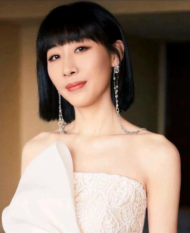 为什么说无尽的尽头里任素汐的台词很多都是现挂
在采访中，任素汐说在无尽的尽头里，