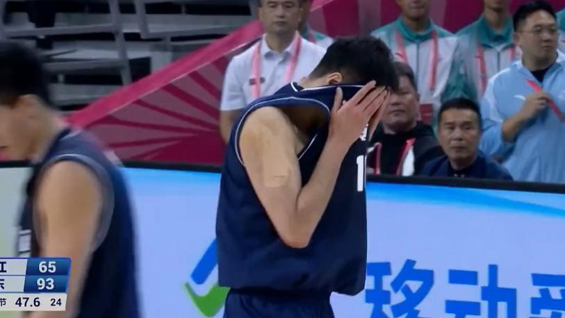 狂胜浙江28分粤迷仍不满意！广东最大混子揪出，不上你早赢37分了