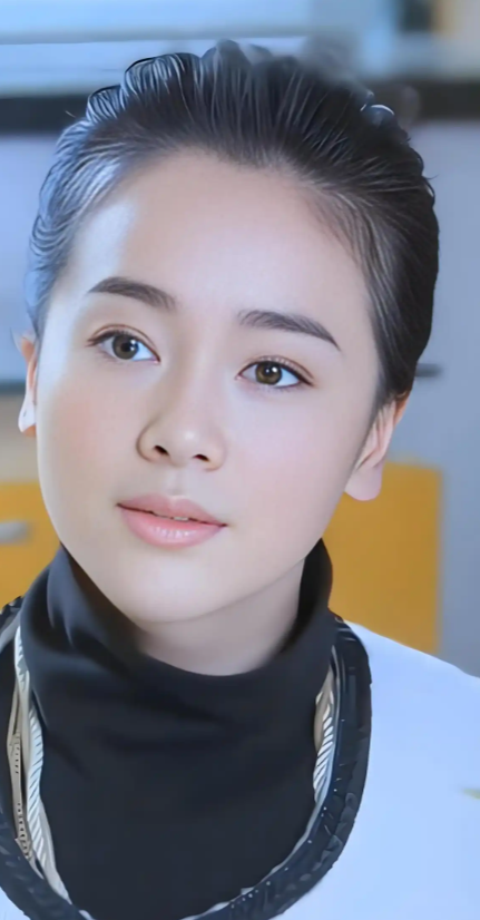 左小青的“单身清醒”：不是难嫁，是不肯凑活
 
娱乐圈总爱给中年女艺人套上“婚姻